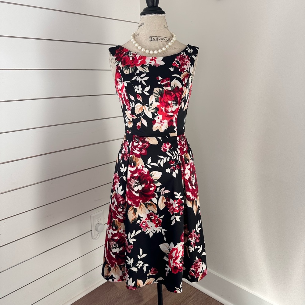 White House Black Market Floral Fit & Flare Dress Sz 2 Classic & Elegant
